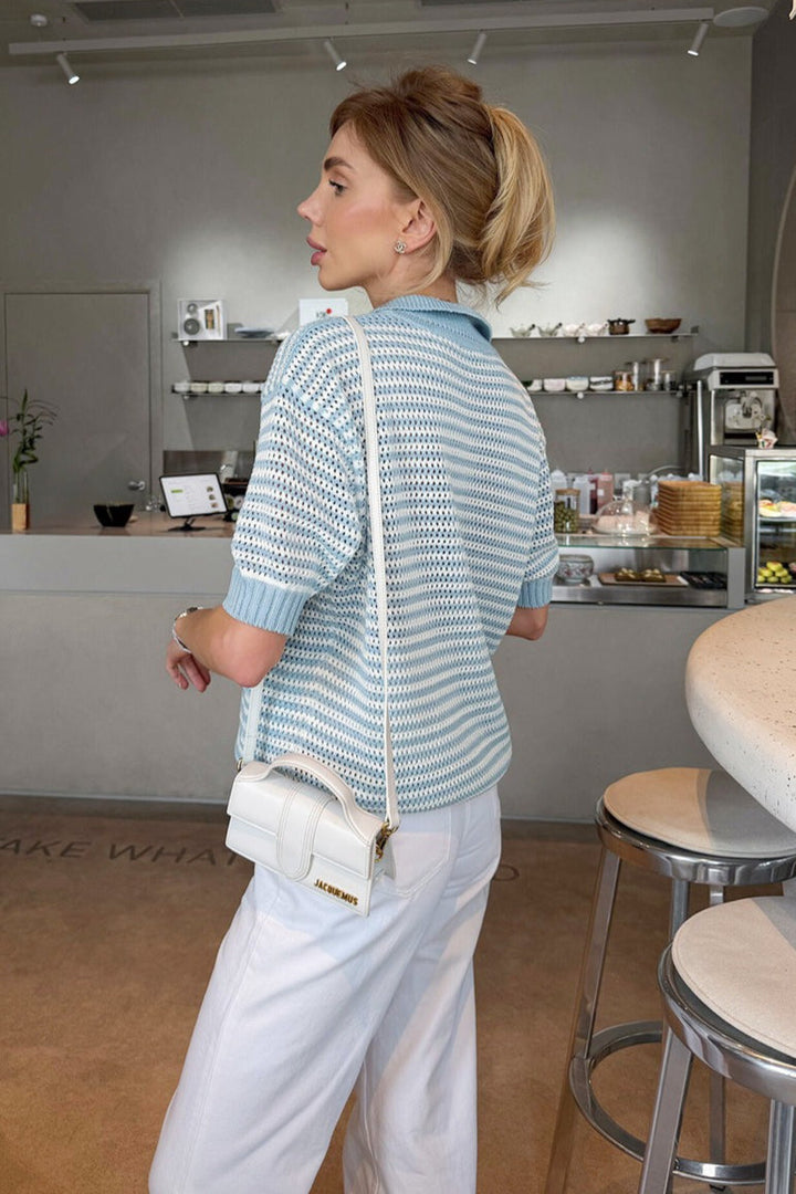 Detailansicht des weichen Strickmusters mit Streifen