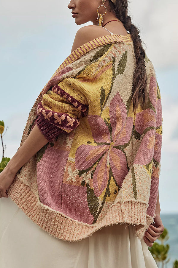Gemütliche florale Strickjacke mit weitem Schnitt und langen Ärmeln