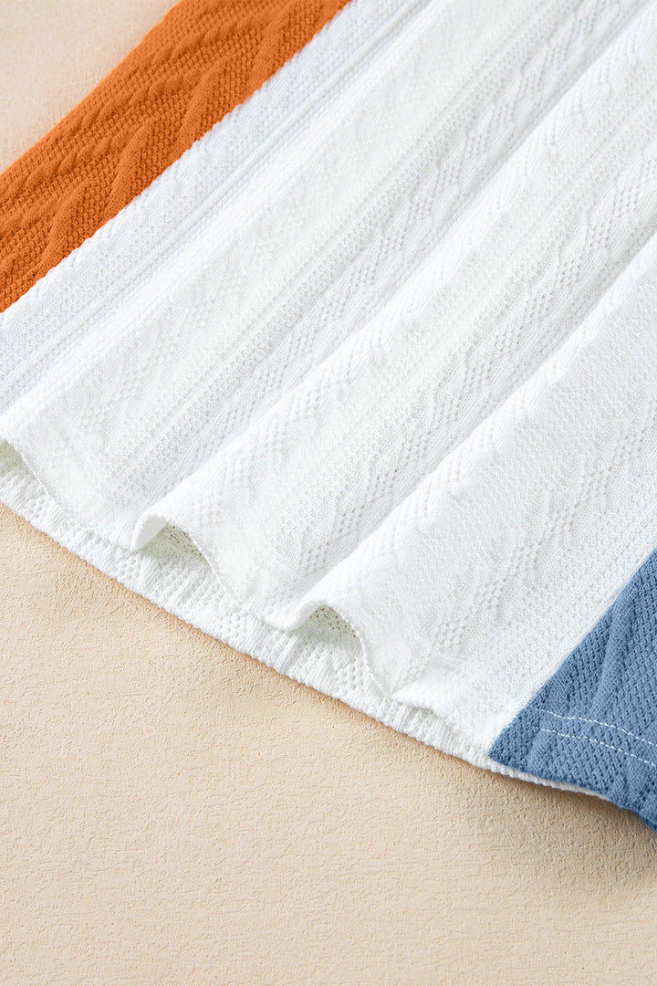 Texturiertes T-Shirt mit Farbblock und lässiger Passform