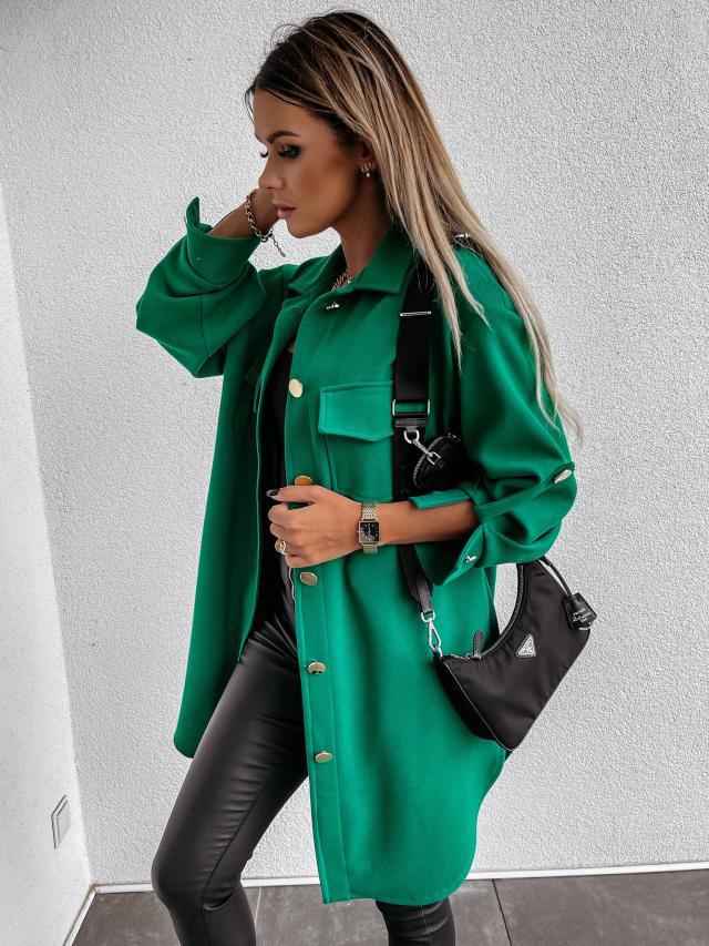 Bequeme lange Hemdjacke mit Knöpfen, Wollkragen und Revers