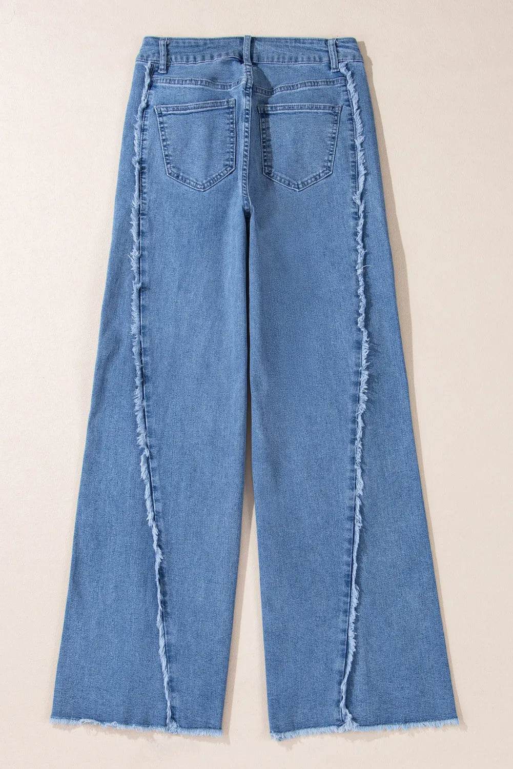 Jeans mit rohem Saum, weitem Bein und Taschen
