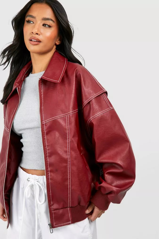 Rote Lederjacke im Oversize-Stil für vielseitige Looks