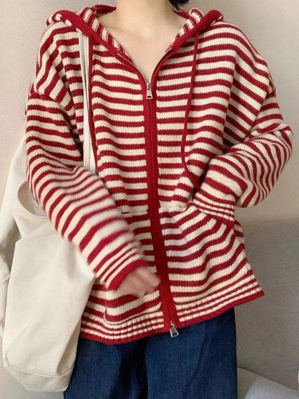 Gemütlicher gestreifter Kapuzen-Strickjacke mit Reißverschluss