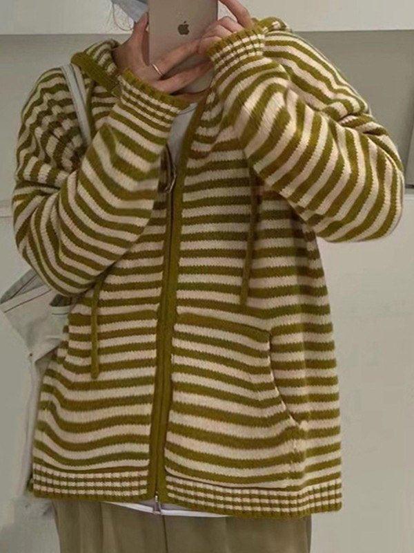 Gemütlicher gestreifter Kapuzen-Strickjacke mit Reißverschluss
