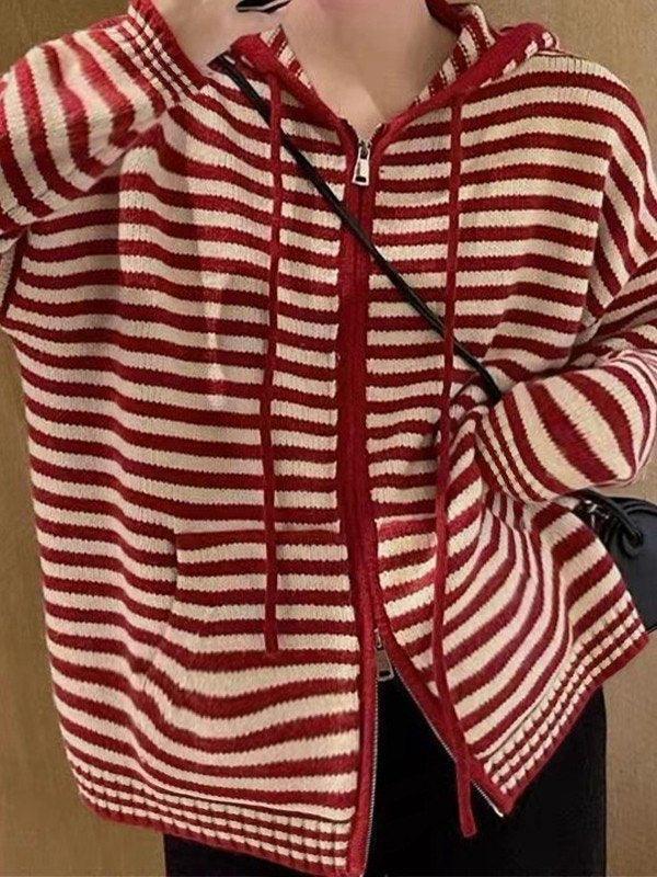 Gemütlicher gestreifter Kapuzen-Strickjacke mit Reißverschluss