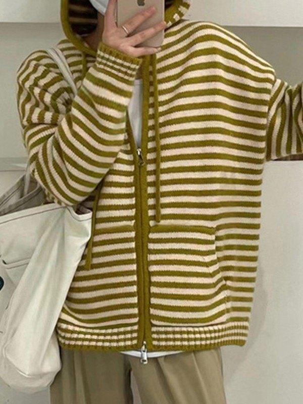 Gemütlicher gestreifter Kapuzen-Strickjacke mit Reißverschluss