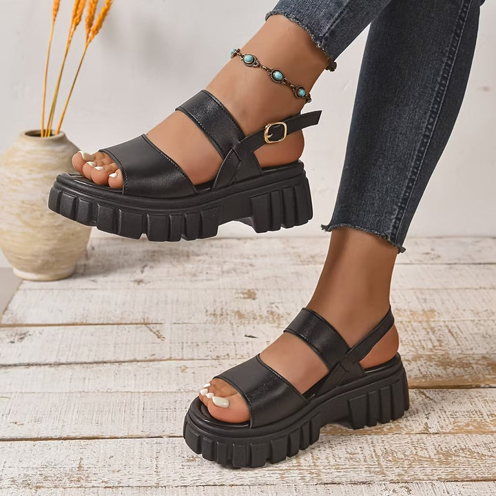 Damen Keilsandalen mit Keilabsatz in schräger Perspektive