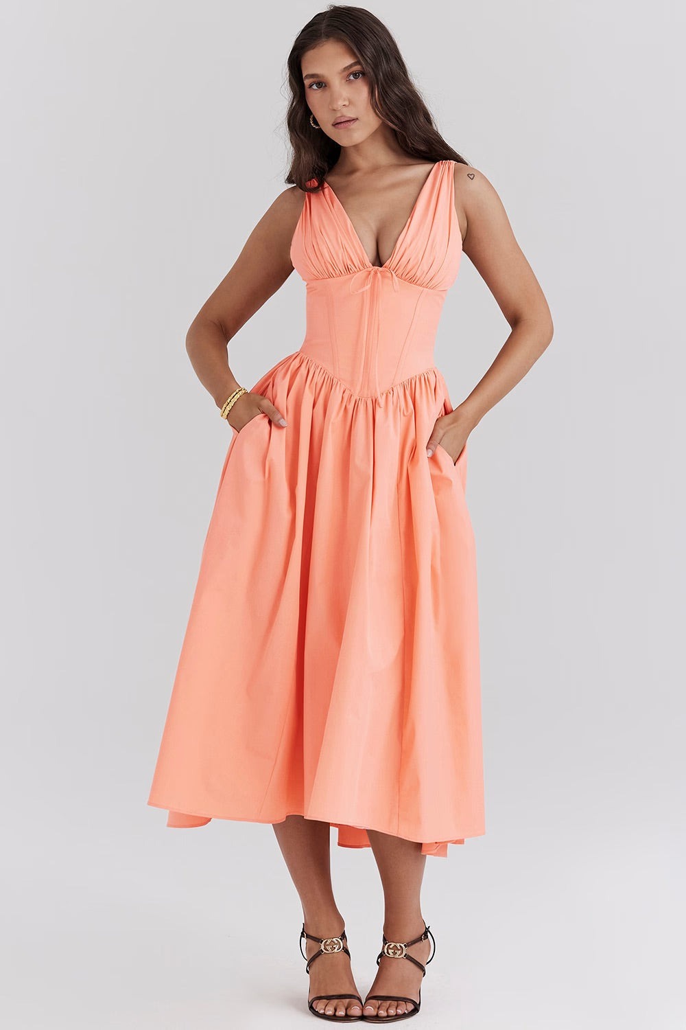 Damen Midikleid mit Blumenprint in lockerer Passform Rückansicht