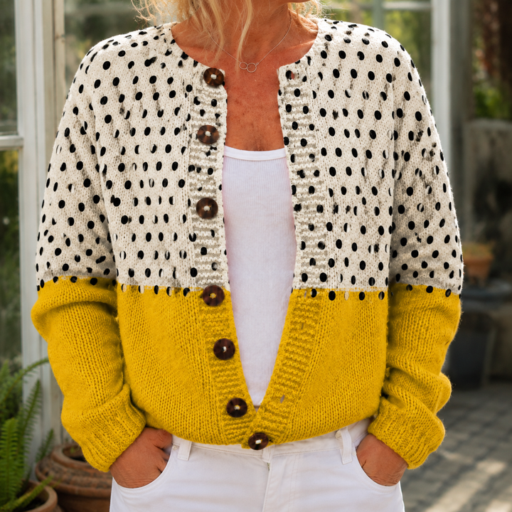 Damen-Strickpullover mit Punktemuster und senfgelbem Farbblock von vorn
