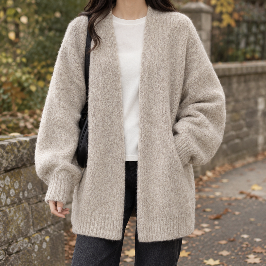 Damen-Longline-Strickcardigan im Oversized-Schnitt, offen getragen