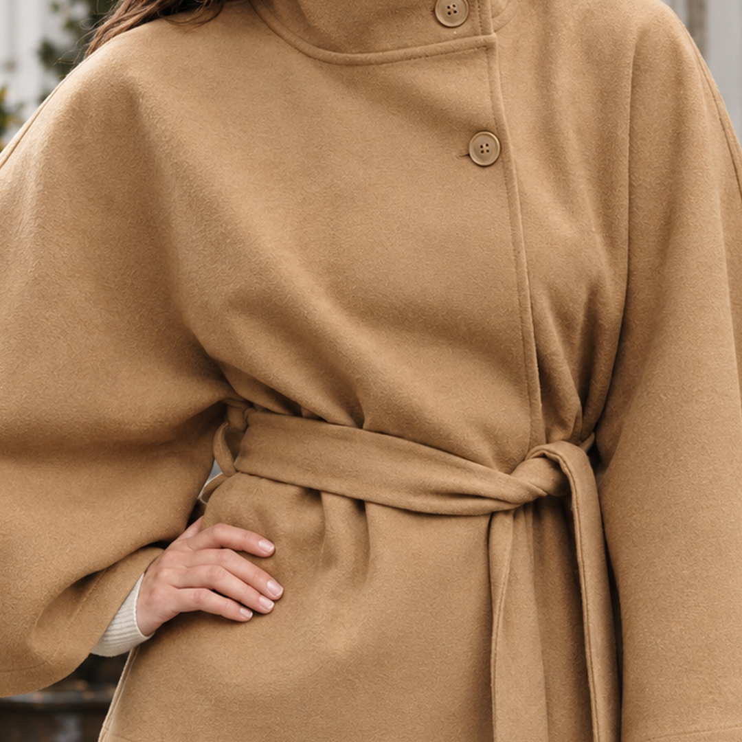 Elegante Capejacke für Damen mit markantem Stehkragen