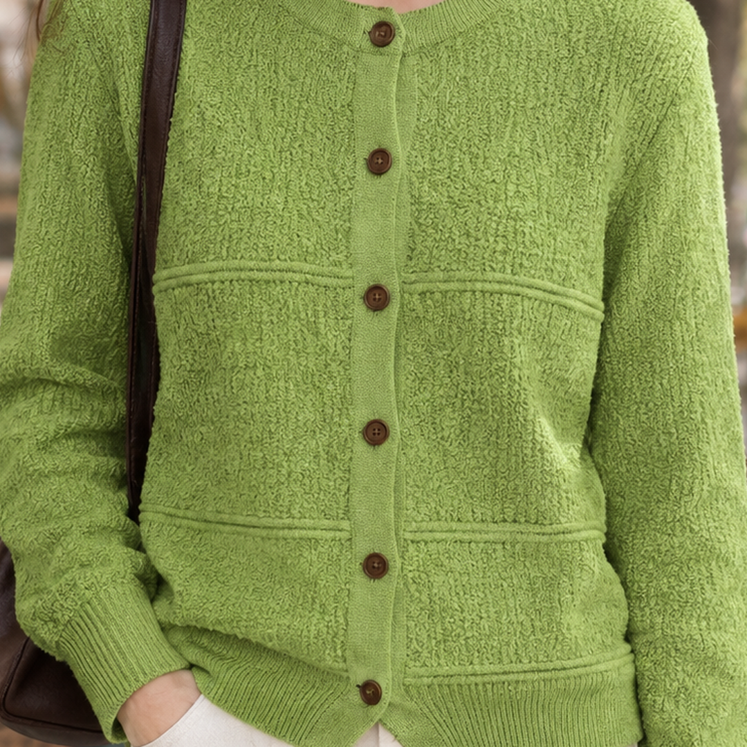 Detailansicht des strukturierten Strickmusters der Damen-Strickjacke