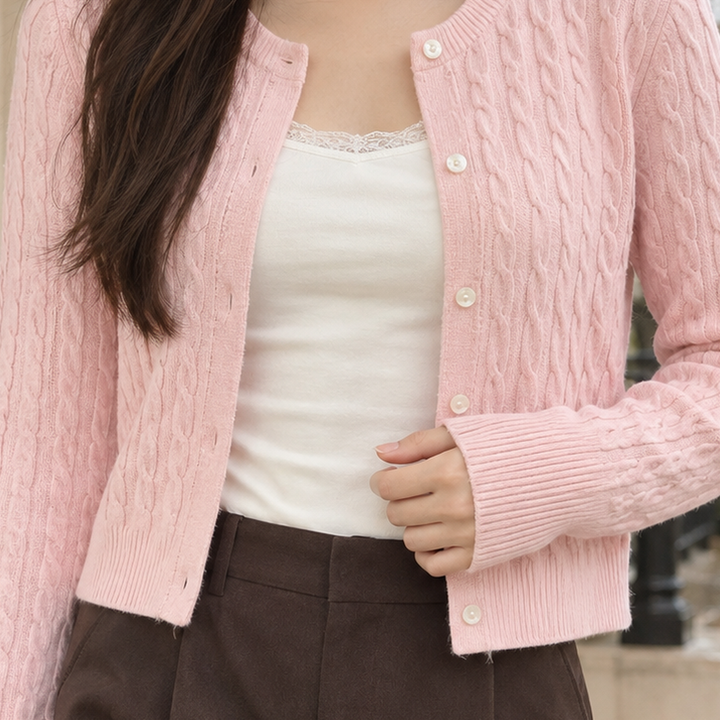 Kurz geschnittene Damen-Strickjacke in strukturierter Strickoptik