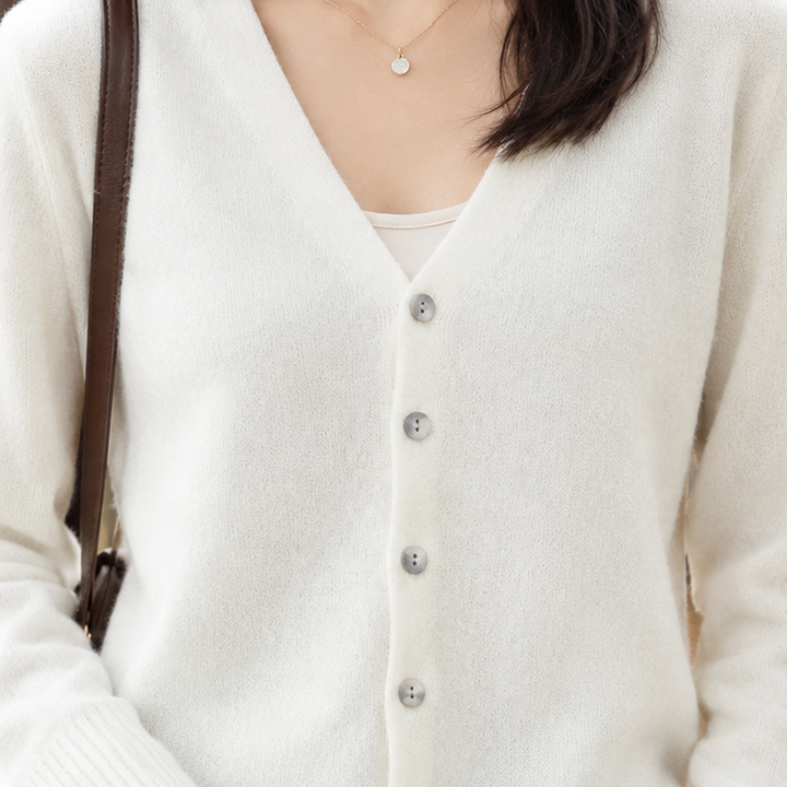 Damen-Strickcardigan mit V-Ausschnitt in der Rückansicht