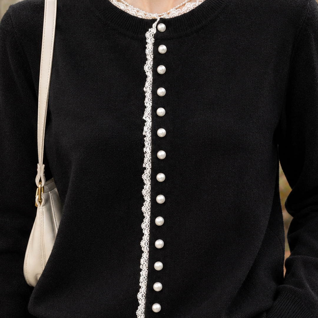 Detailansicht des feinen Stricks am Damen-Cardigan
