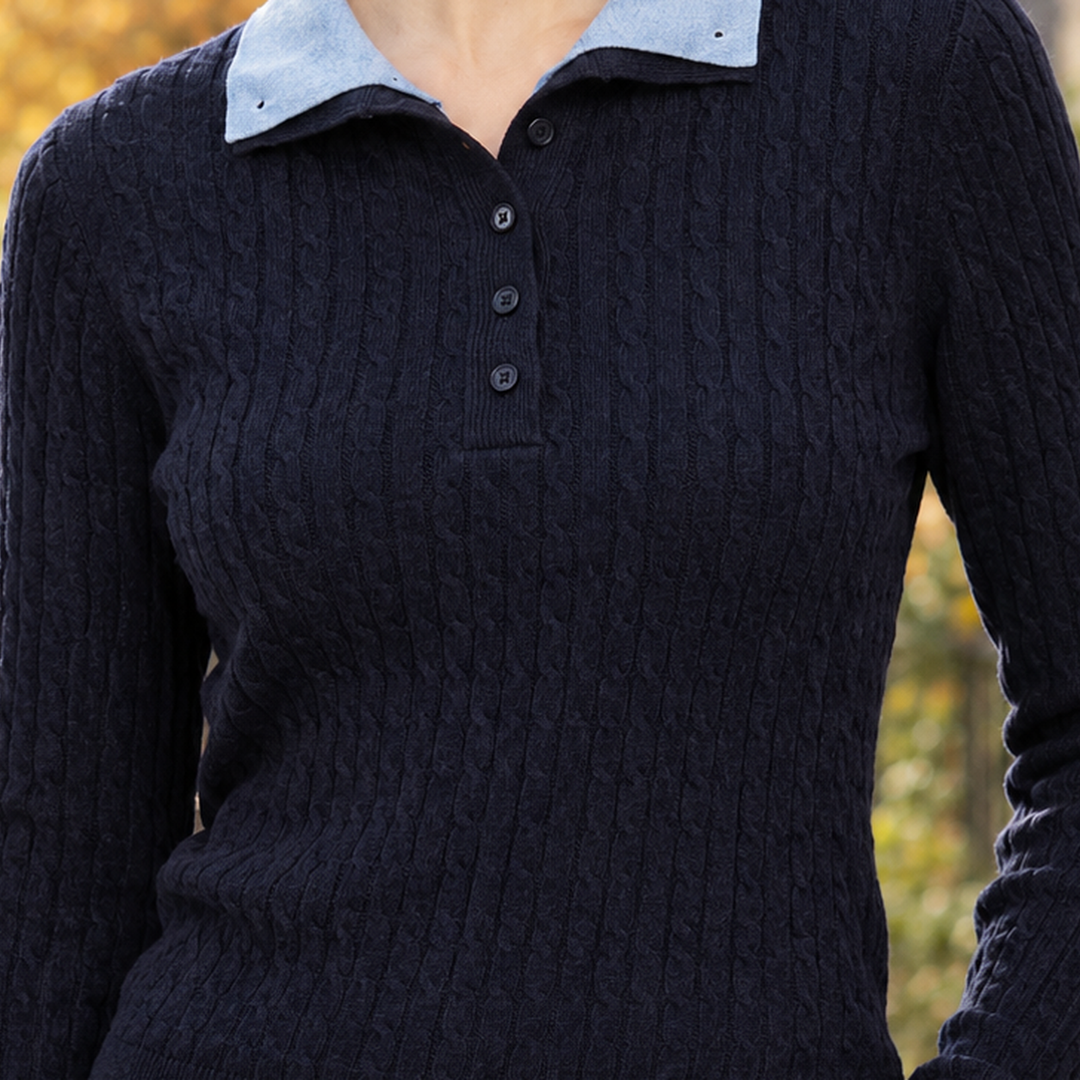 Damenpullover mit markantem Zopfmuster und Polokragen