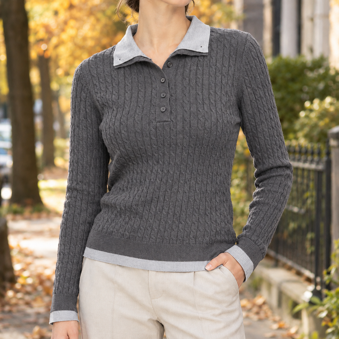 Detailansicht des Zopfmusters am Damen-Strickpullover