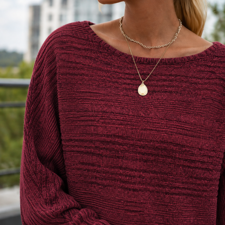 Detailansicht des gerippten Strickmusters am Damenpullover