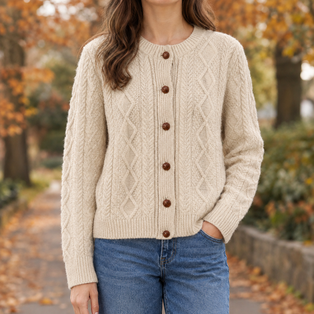 Damen-Strickjacke in Salbeigrün mit langen Ärmeln und klassischer Passform