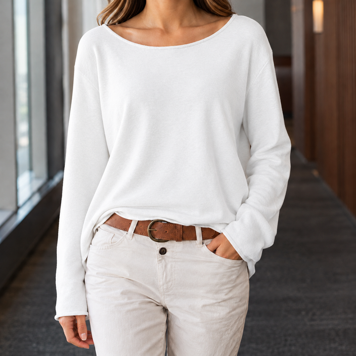 Weiches Strickmaterial des Damen-Shirts in Nahaufnahme