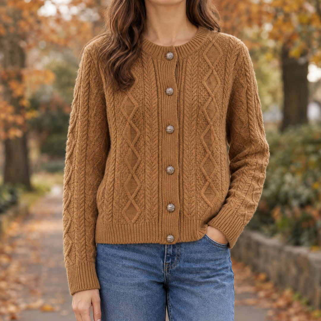 Damen-Wollstrickjacke in Salbeigrün als stilvoller Look für kühle Tage