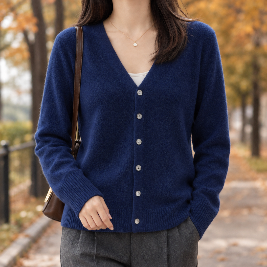Seitliche Ansicht des Damen-Strickcardigans mit langen Ärmeln