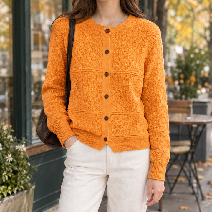 Damen-Strickjacke als vielseitiges Kleidungsstück für Alltag und Büro