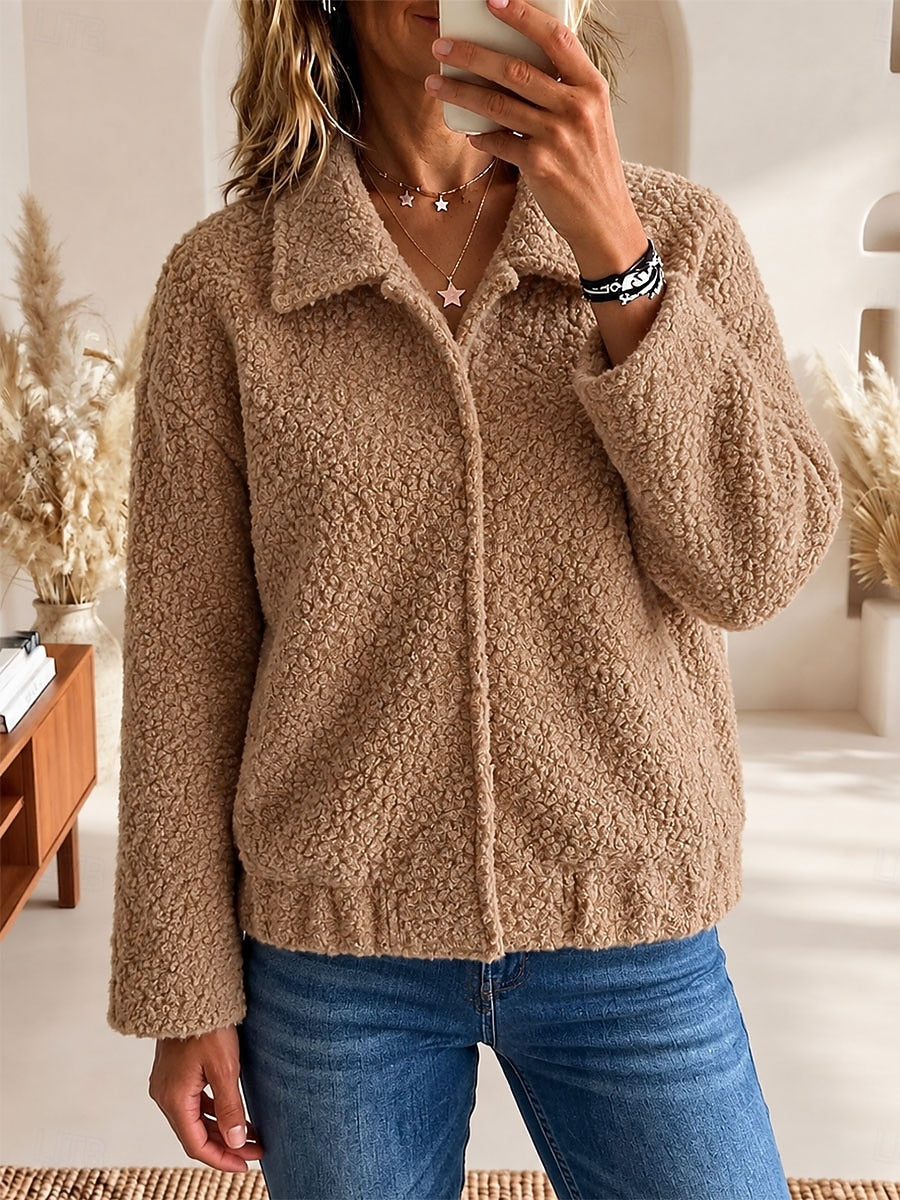 Damen-Sherpa-Jacke mit Taschen in der Vorderansicht