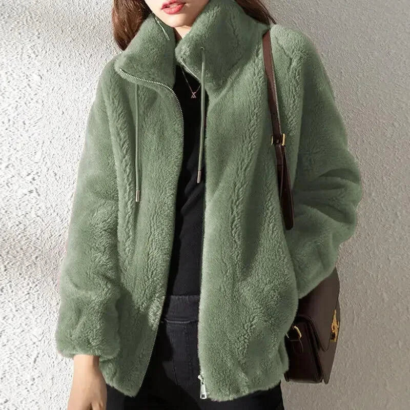 Flauschige Winterbekleidung für Damen im Alltag