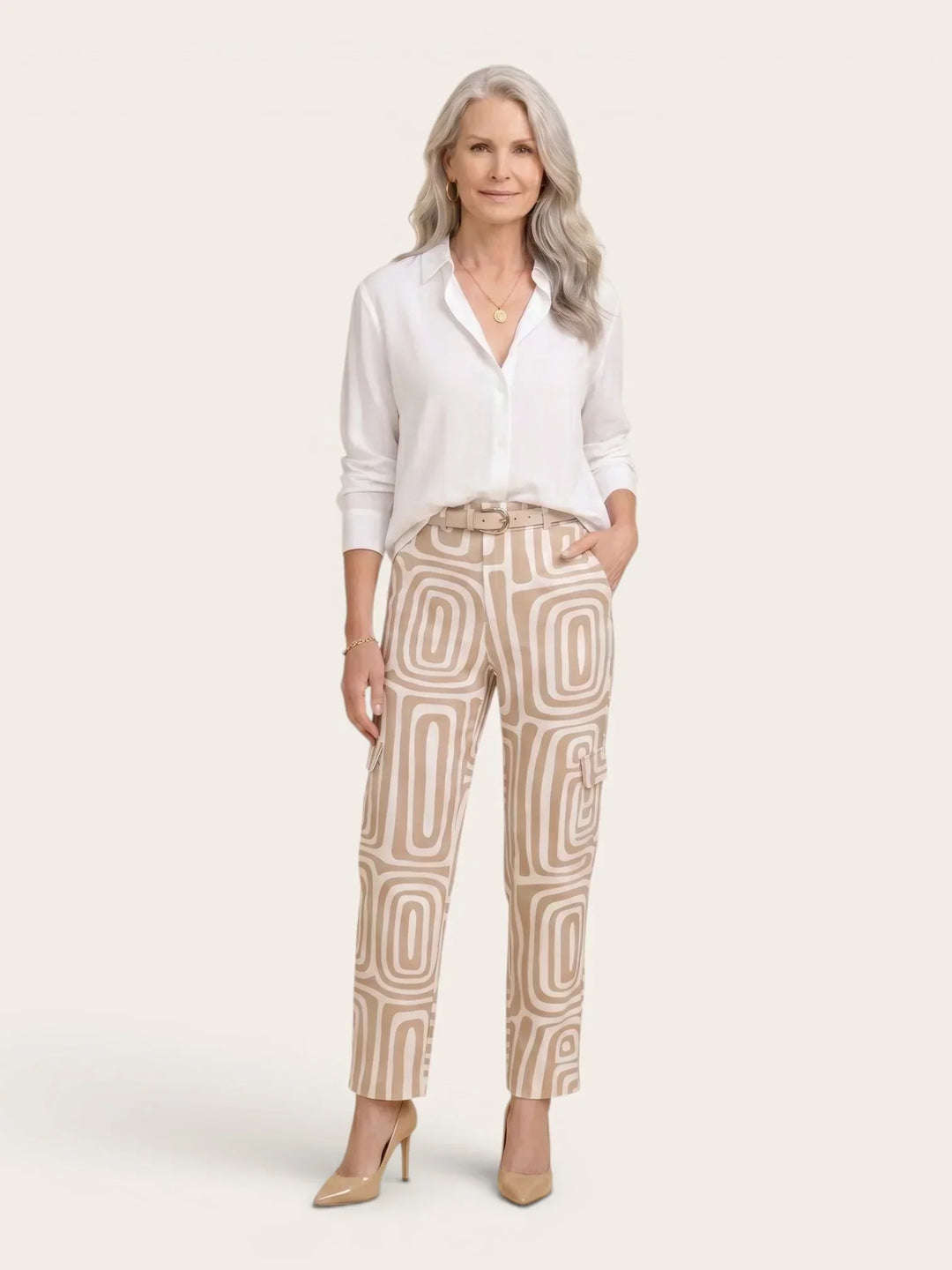 Damen Zweiteiler in eleganter Silhouette mit Hemd und weiter Hose