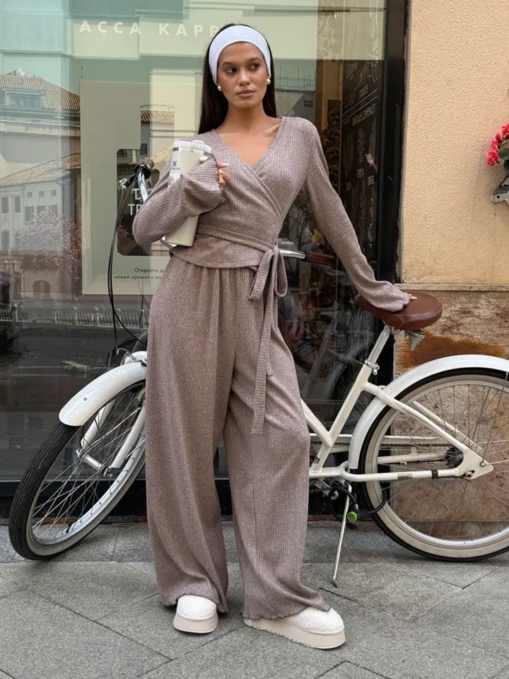 Graues geripptes Strick-Crop-Top und Hose mit weitem Bein Set