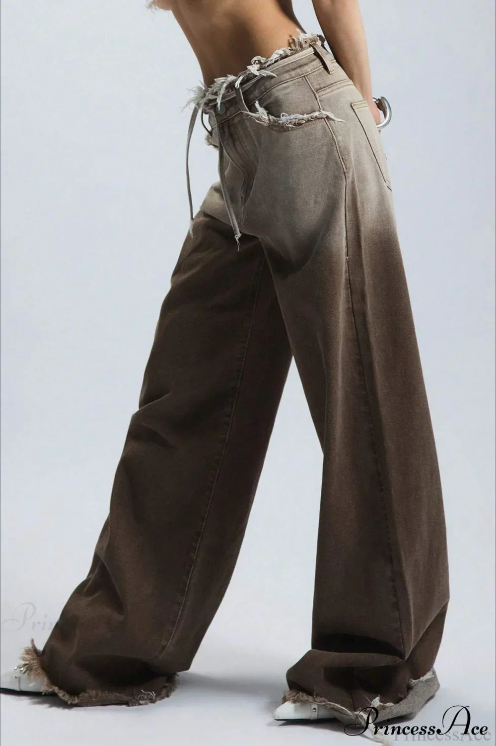 Stylische Damenjeans mit Ombre-Verlauf und fransigem Taillenbund
