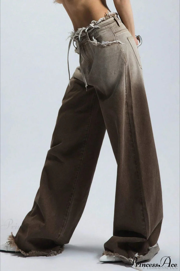 Stylische Damenjeans mit Ombre-Verlauf und fransigem Taillenbund