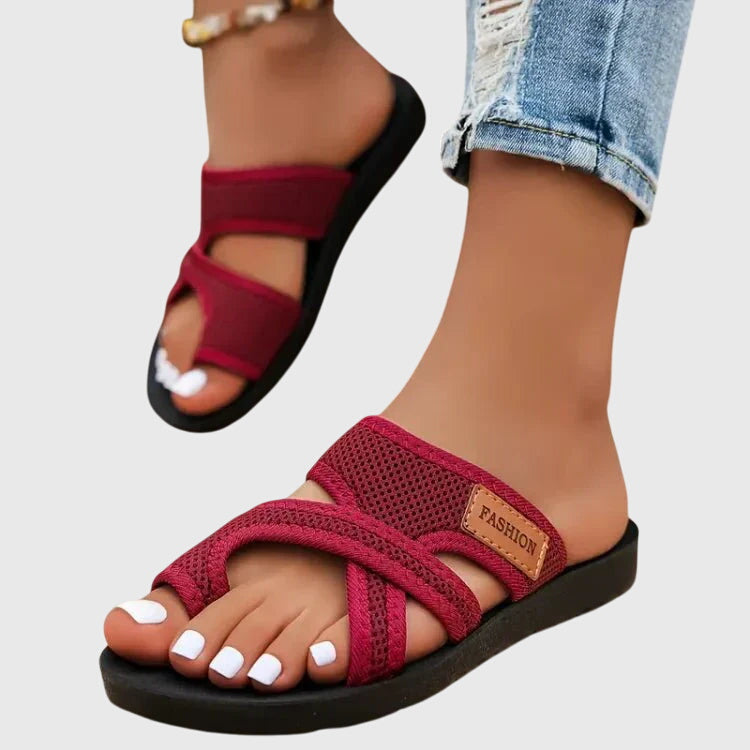 Damen Sandalen mit Riemen und profilierter Kontursohle im Detail