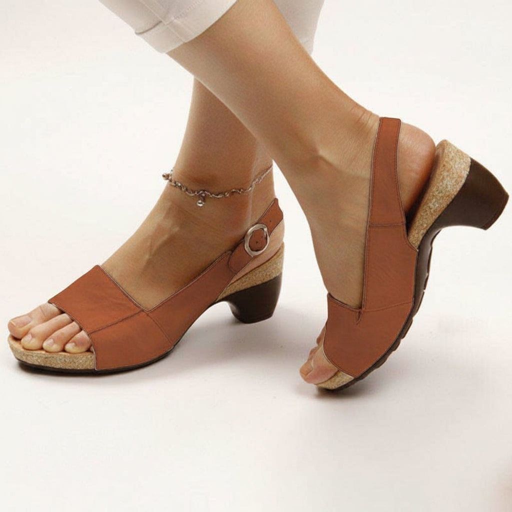 Damen Sandalen mit Absatz in ergonomischem Design, seitliche Ansicht