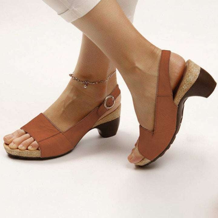 Damen Sandalen mit Absatz in ergonomischem Design, seitliche Ansicht