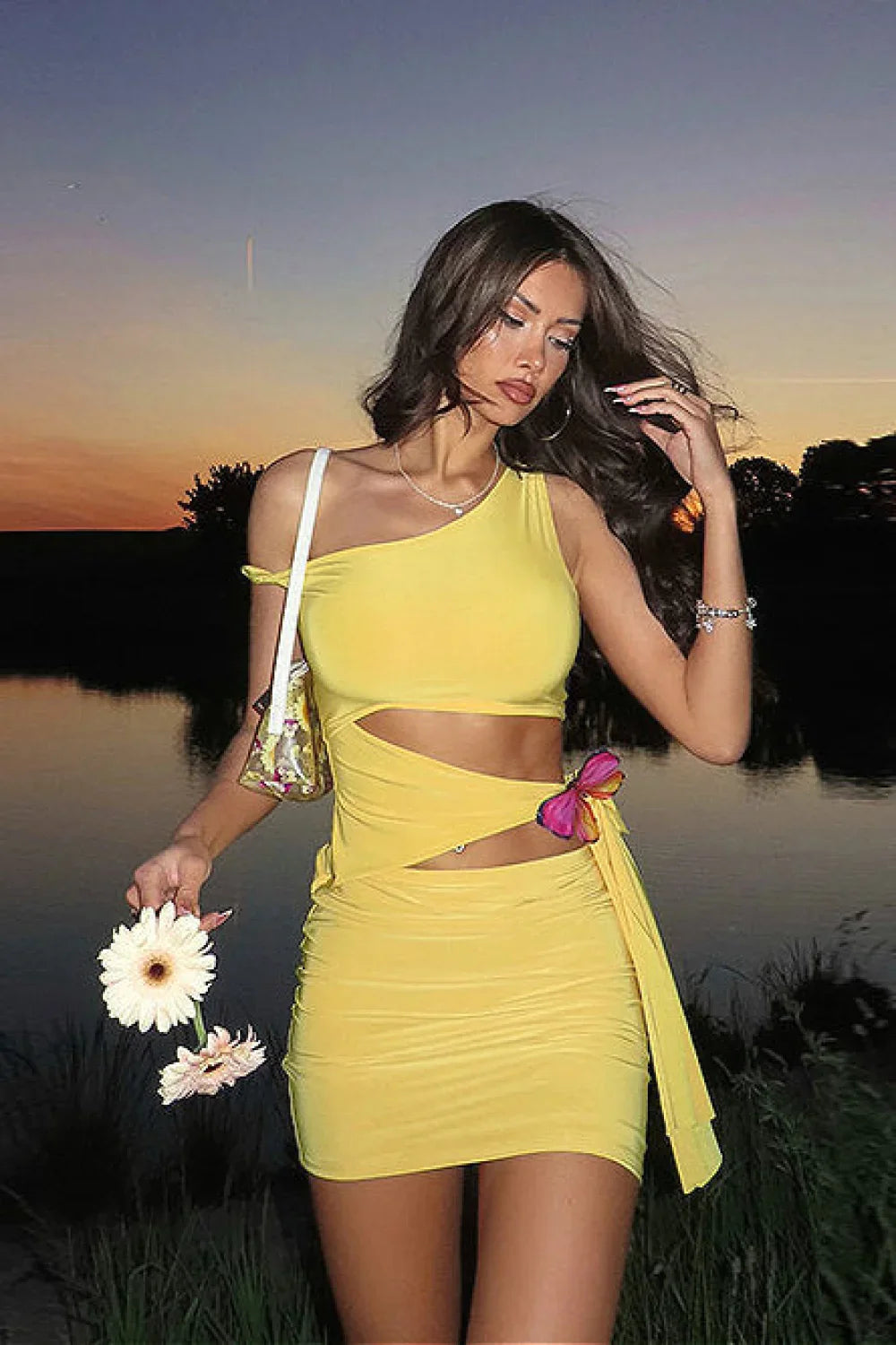Einfarbiges One-Shoulder-Minikleid für Damen in kurzer, figurbetonter Passform