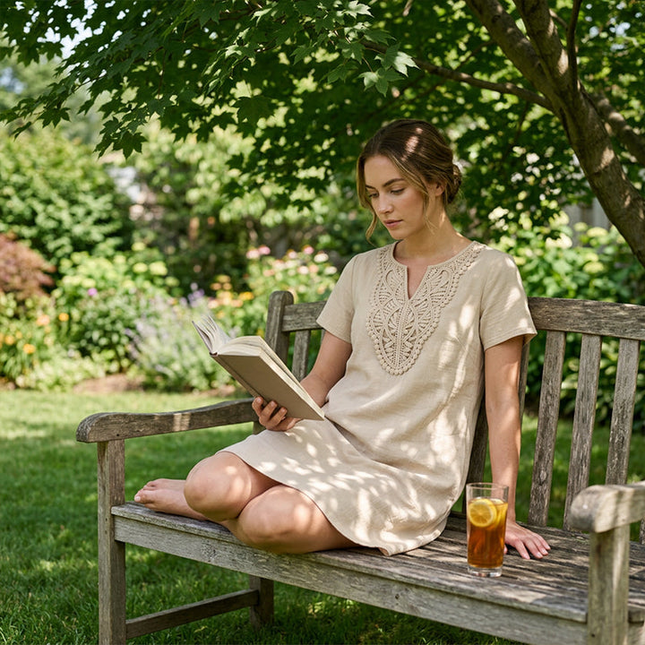 Detailansicht des Spitzenbesatzes am Damen T-Shirt-Kleid