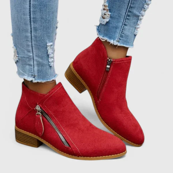 Damen Stiefeletten mit niedrigem Blockabsatz, Ansicht von schräg vorne