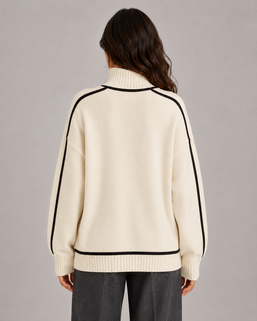 Damenpullover mit hohem Rollkragen und kontrastierenden Details