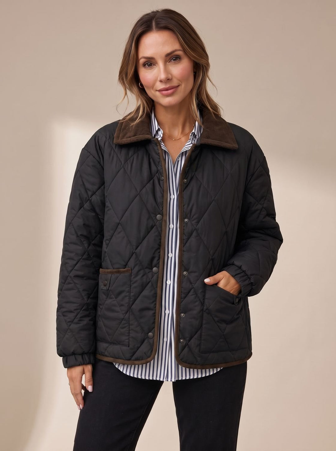 Damen-Steppjacke mit langen Ärmeln und klassischem Schnitt