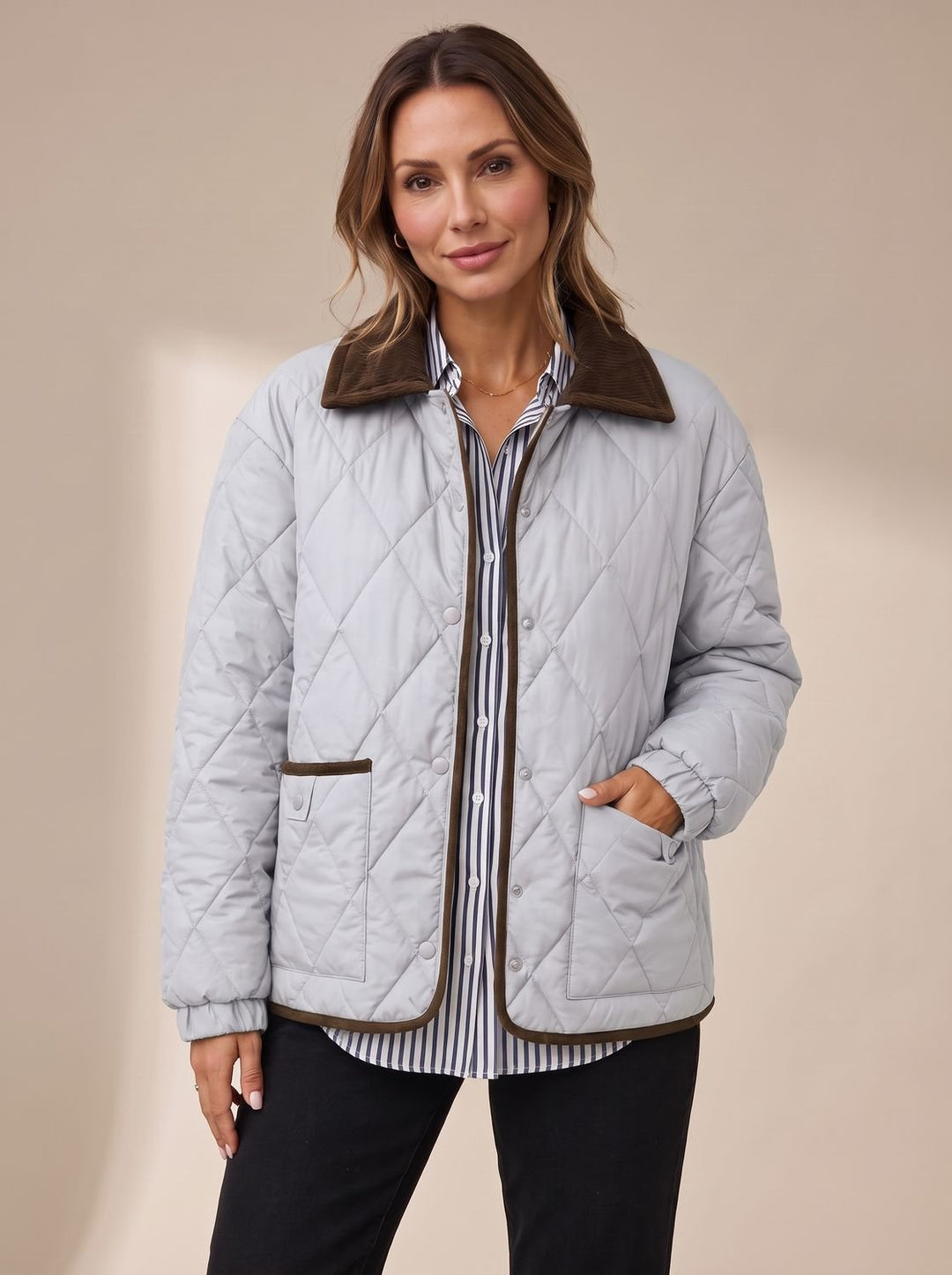 Damen-Steppjacke als vielseitiger Begleiter für den Alltag