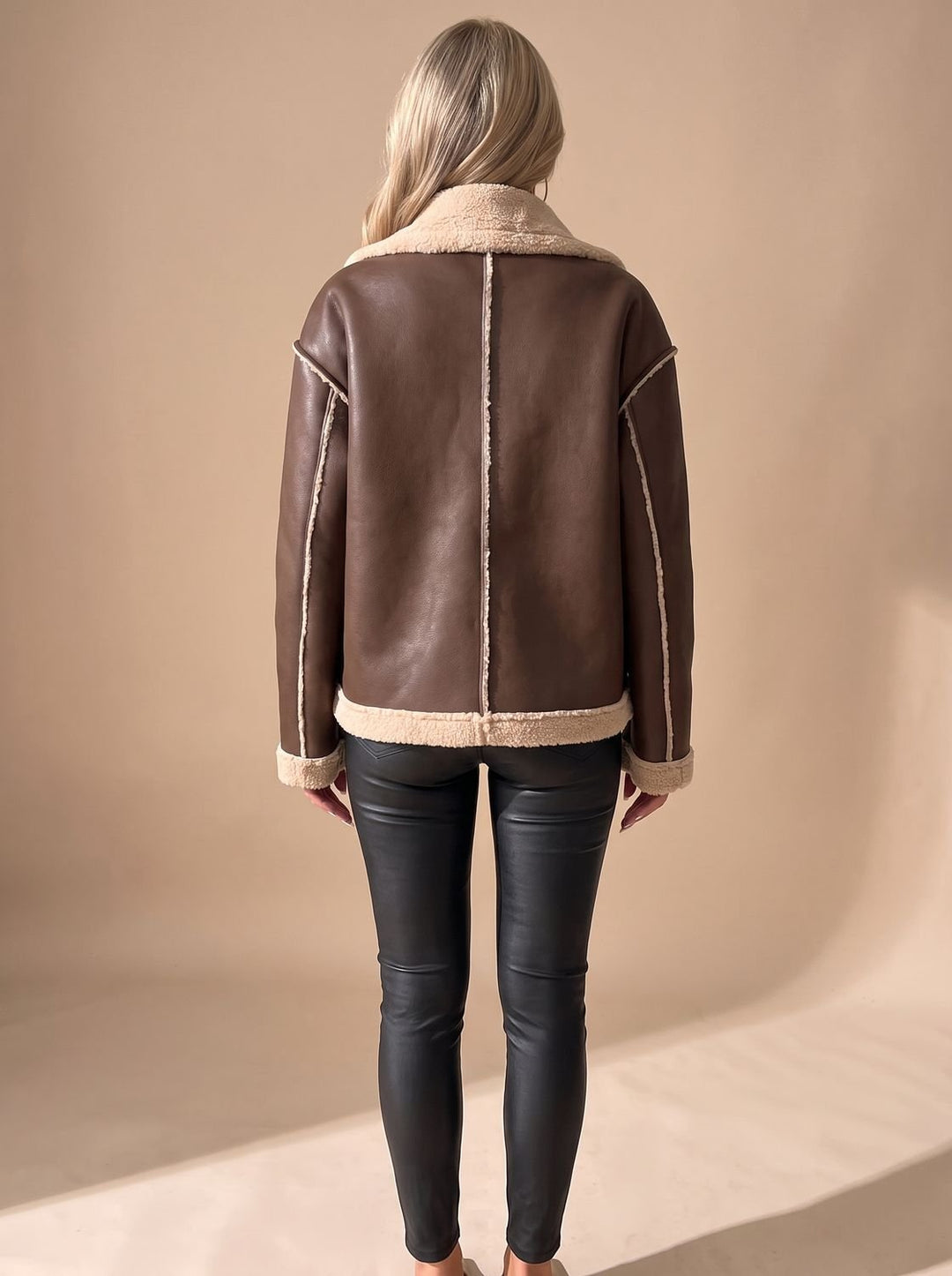 Damenjacke im Aviator-Stil mit durchgehendem Knopfverschluss