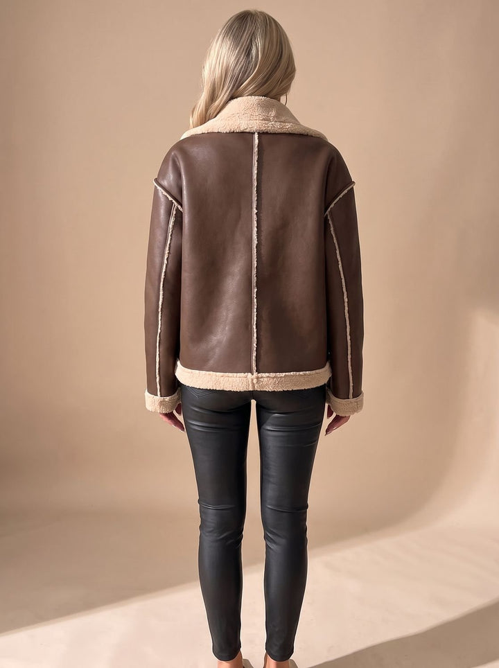 Damenjacke im Aviator-Stil mit durchgehendem Knopfverschluss