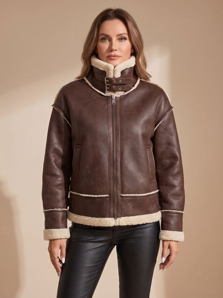 Detailansicht des weichen Sherpa-Futters der Damenjacke