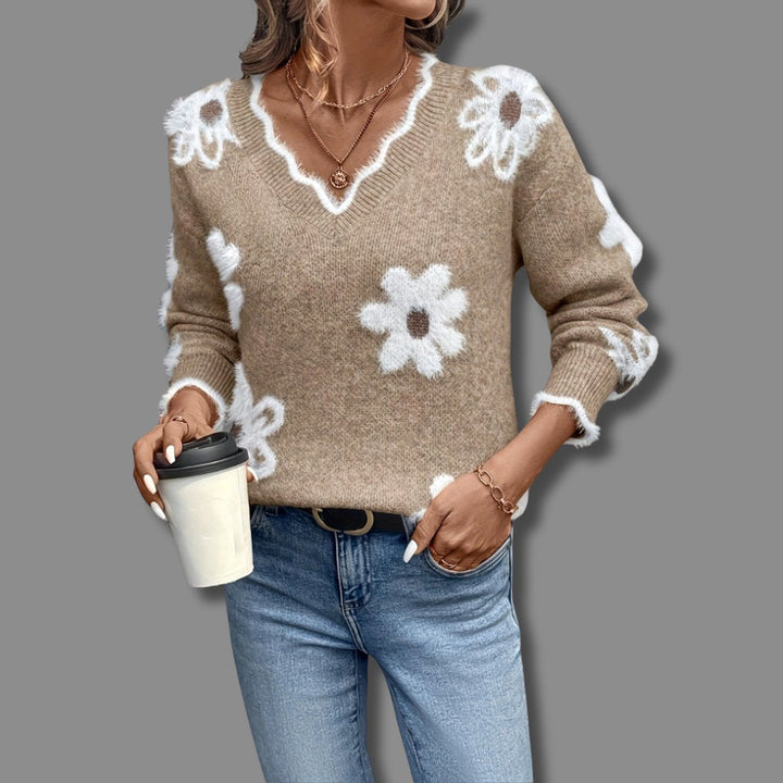 Strukturmuster mit Blumenoptik auf dem Damenpullover