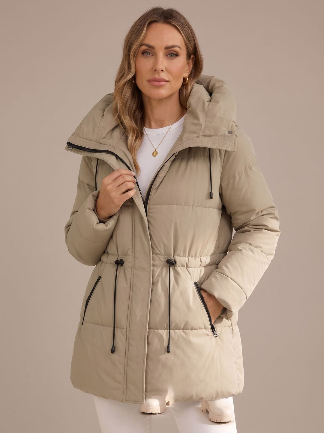 Damen-Steppjacke mit Kapuze und praktischem Tunnelzug an der Taille