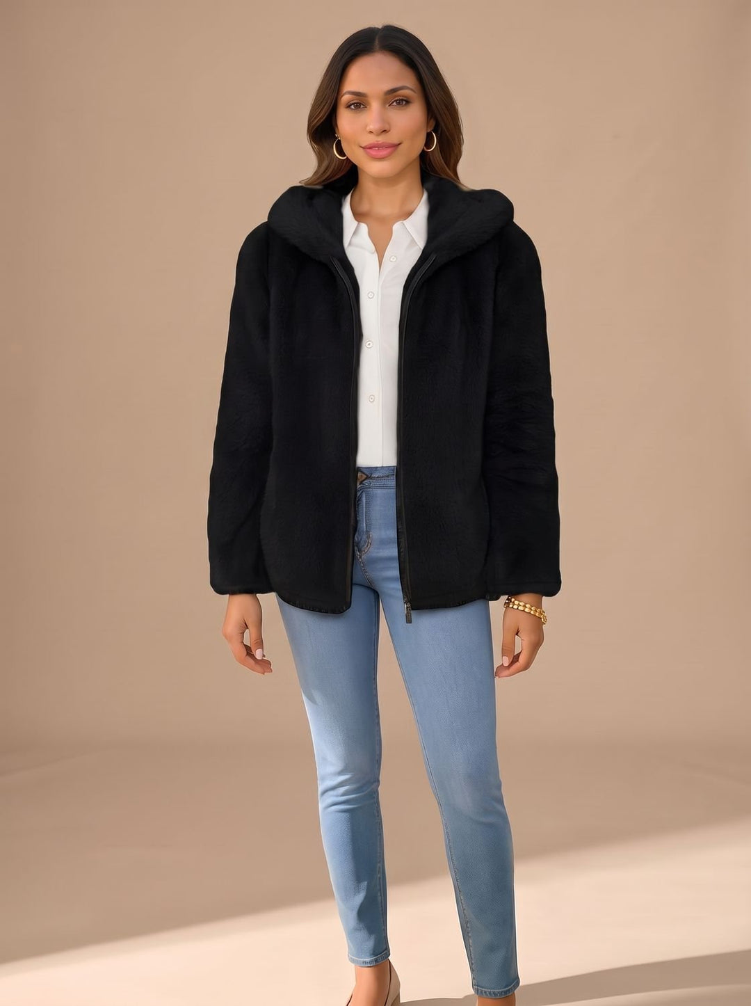 Damenjacke mit weicher Teddyfleece-Struktur und praktischer Kapuze