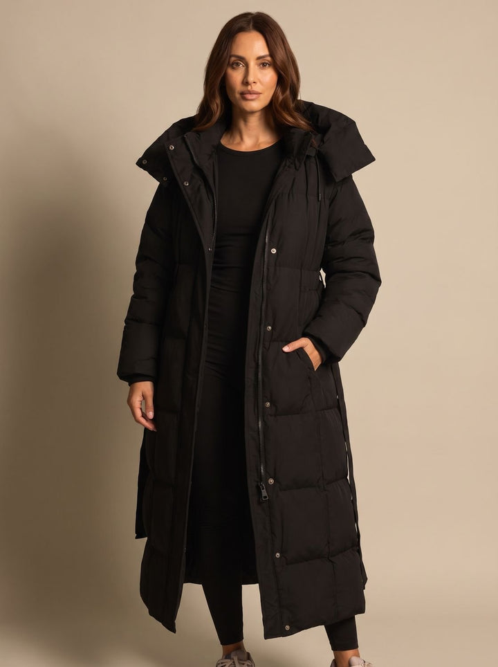 Damen Longline-Steppmantel mit Kapuze und Gürtel für warme Wintertage