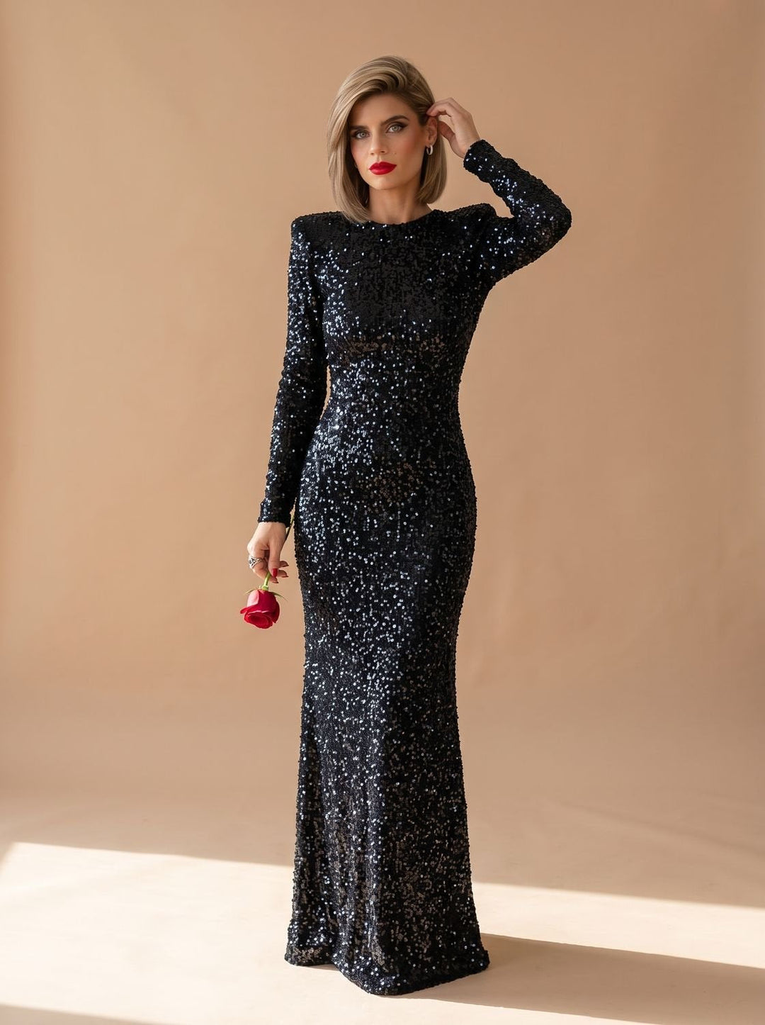 Damen-Maxikleid mit Pailletten, langen Ärmeln und offenem Rücken